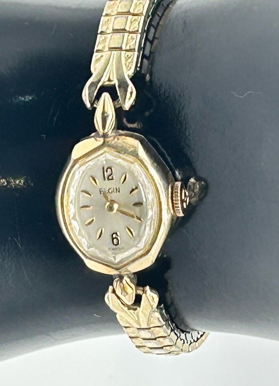 Elgin Womenโs Vintage 1930s Oval Analog Manual 17J Gold Tone Watch